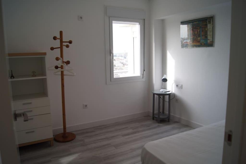 Roch - Stylish Apartment Near Metro Севиля Екстериор снимка