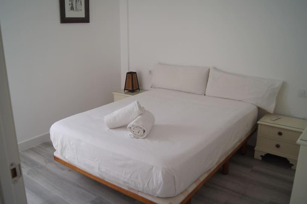 Roch - Stylish Apartment Near Metro Севиля Екстериор снимка